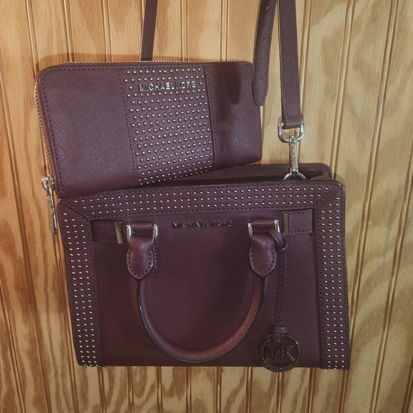 Michael Kors Md Dillion Studded Plum Satchel/Wallet Set - Picture 1 of 16